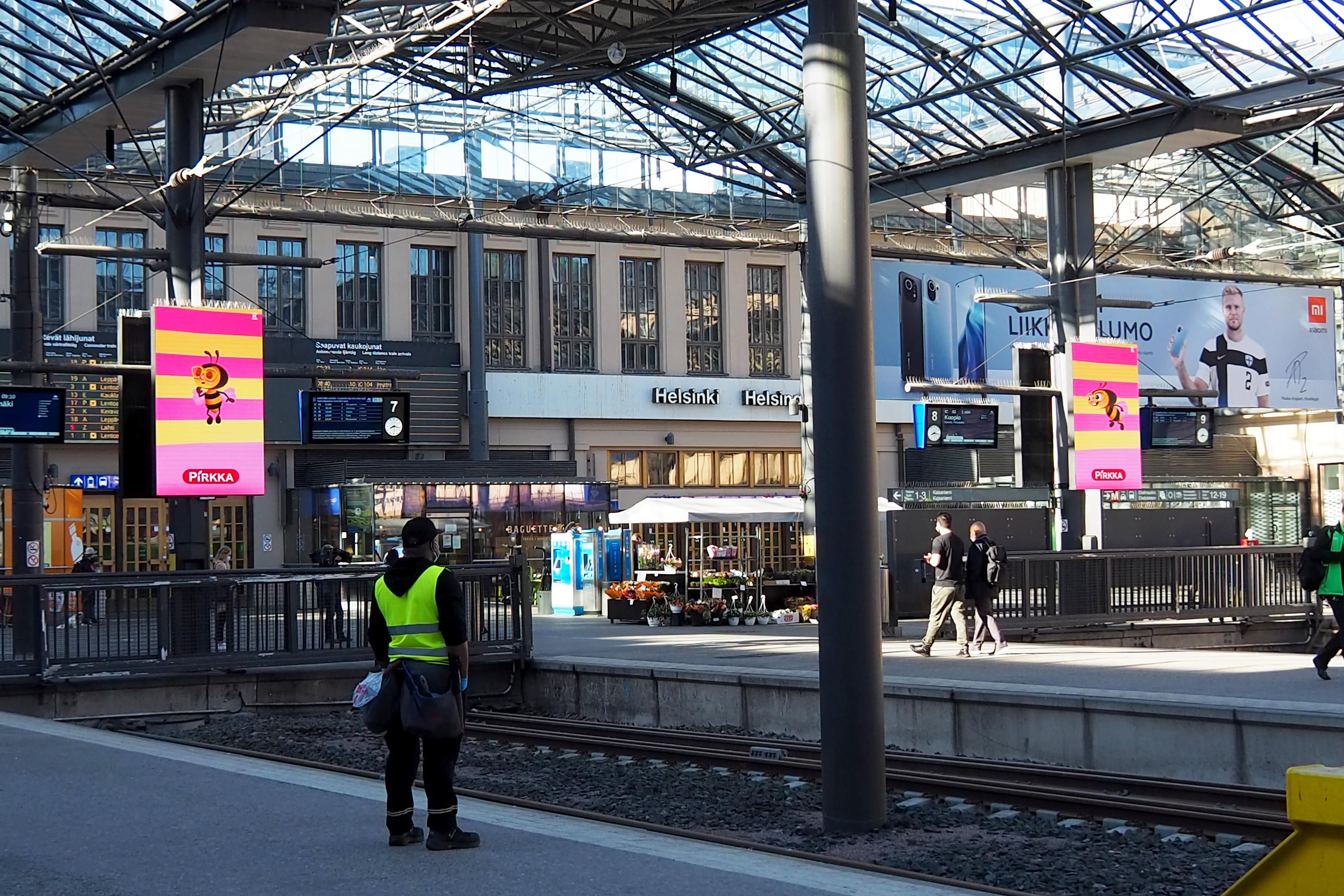Asemamainonta | Helsingin päärautatieasema | 8 pysty LED-Suurtaulua 4