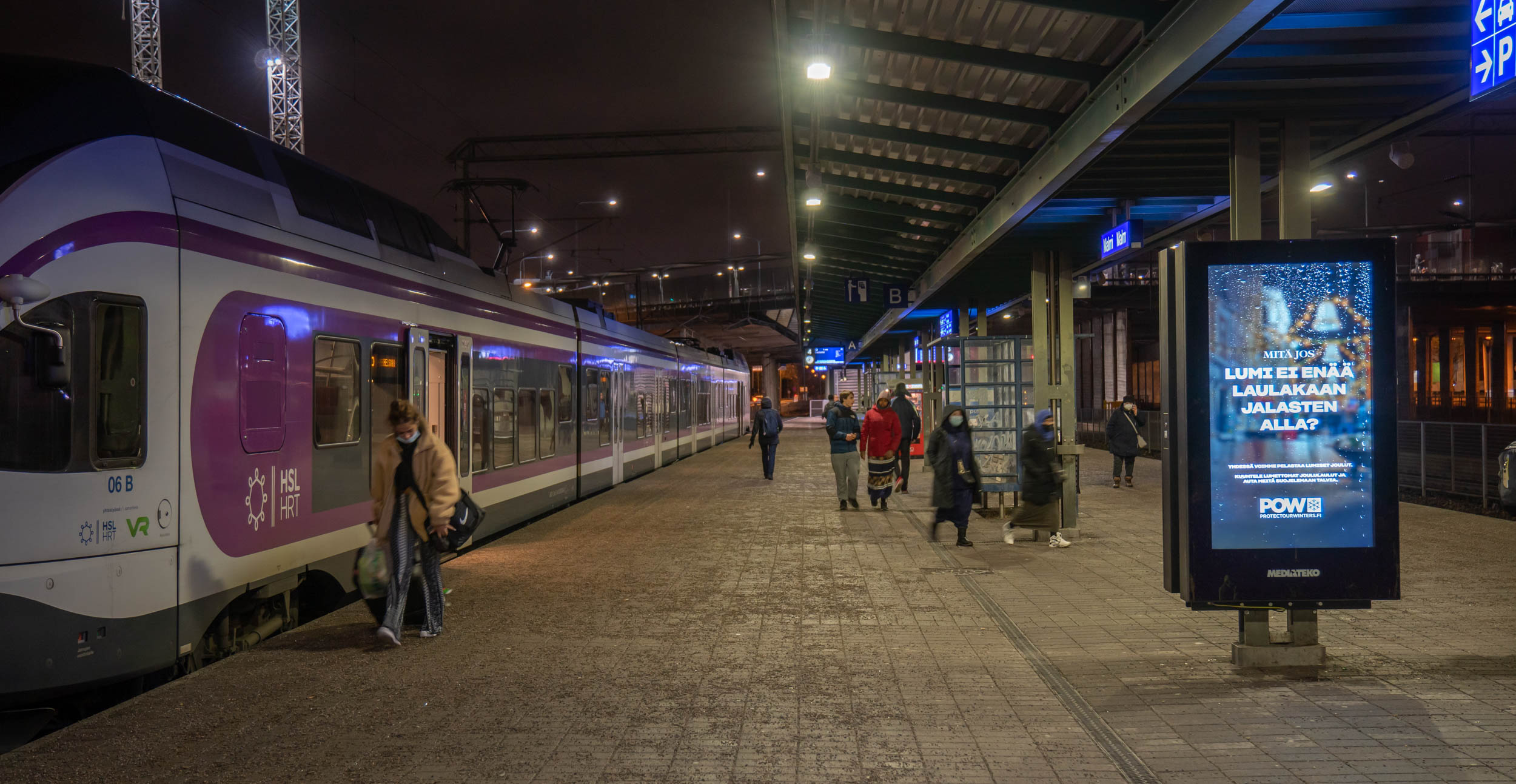 Asemamainonta | Malmin rautatieasema | 2 pystynäyttöä 4