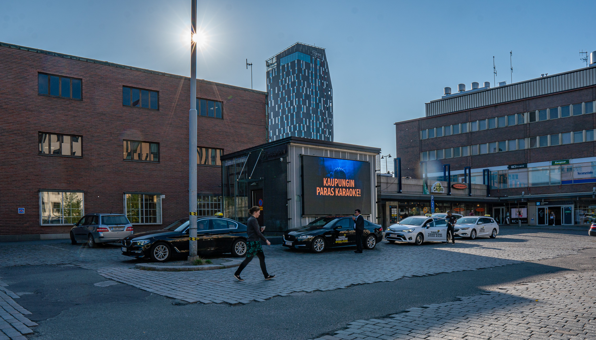 Tampereen rautatieasema | 2 LED-suurtaulua & 2 Pystynäyttöä 4
