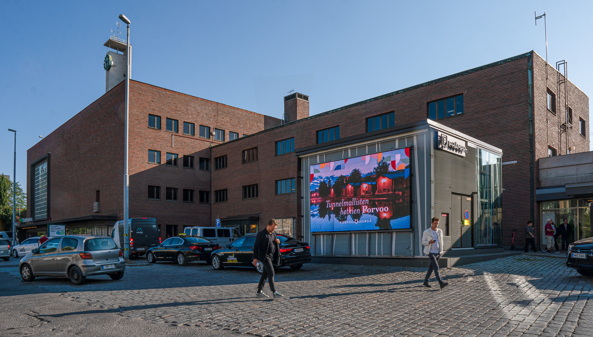 City Digital Tampere | 6 LED-suurtaulua & 20 Pystynäyttöä 1