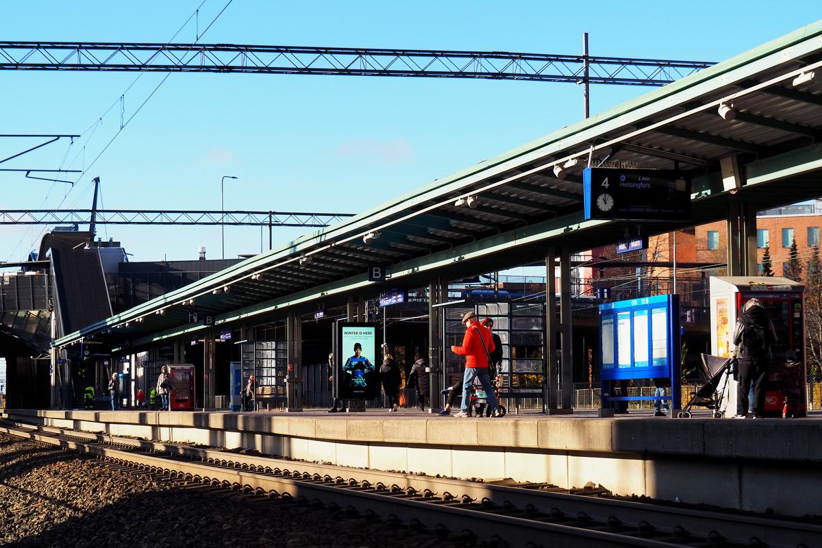 Asemamainonta | Malmin rautatieasema | 2 pystynäyttöä | MT Mediateko Oy  [Mediakortti]