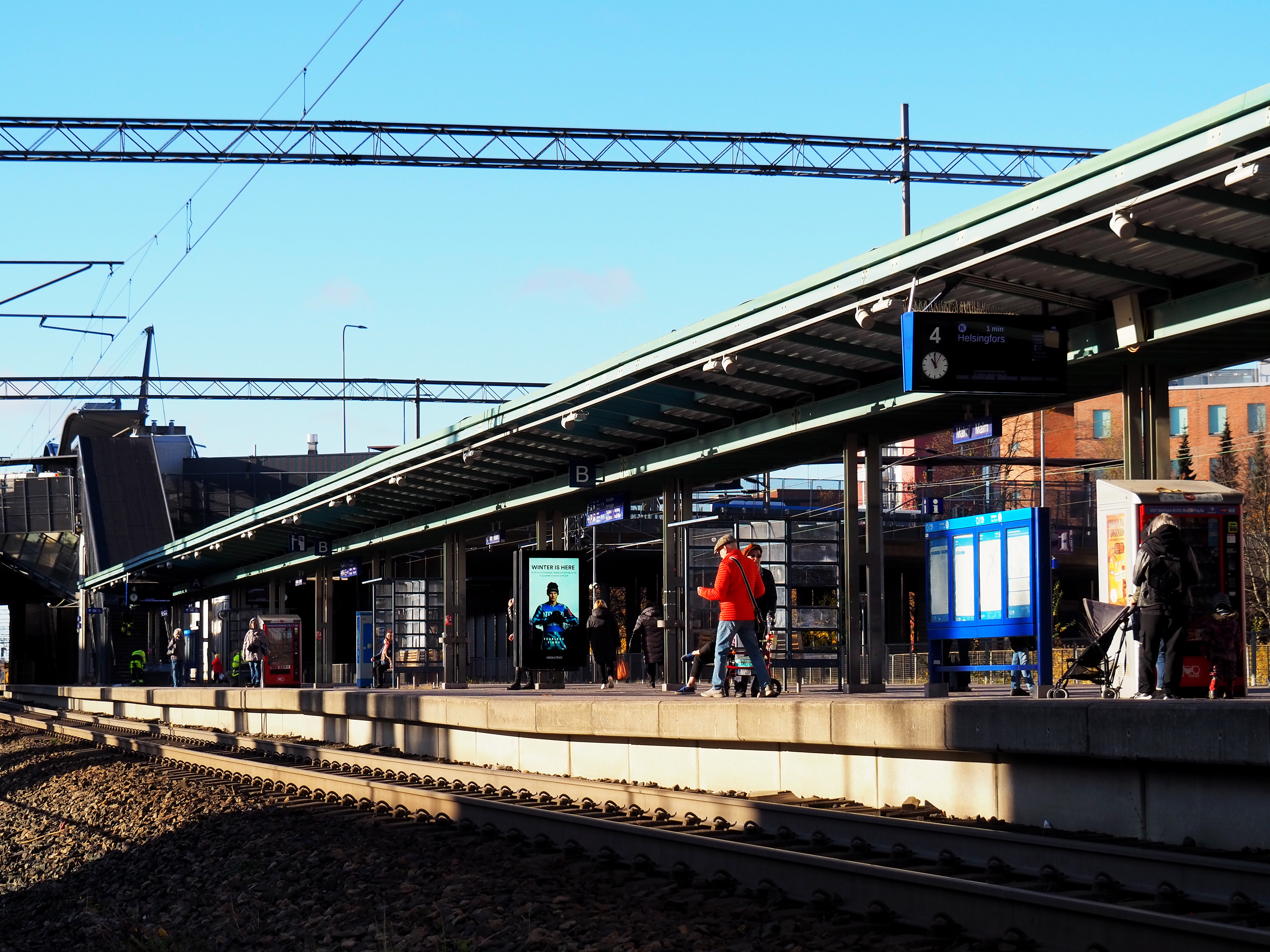 Asemamainonta | Malmin rautatieasema | 2 pystynäyttöä 3