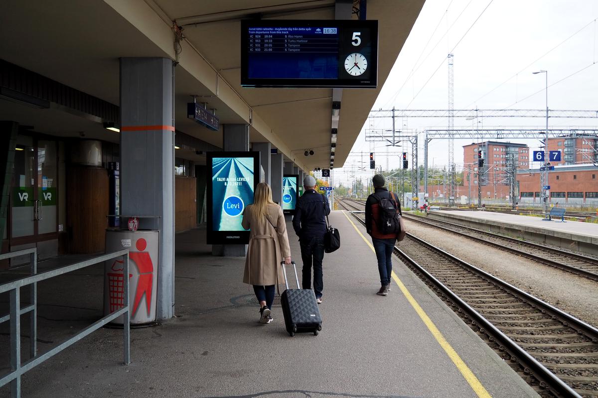 Asemamainonta | Turun rautatieasema | 2 pystynäyttöä | MT Mediateko Oy  [Mediakortti]