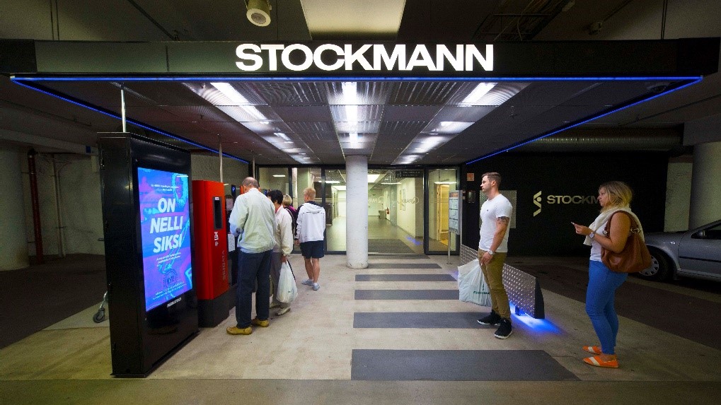 Stockmann Helsingin Pysäköintitalo | 3 kpl LED-suurtaulu ja 12 kpl DS Pylon 1