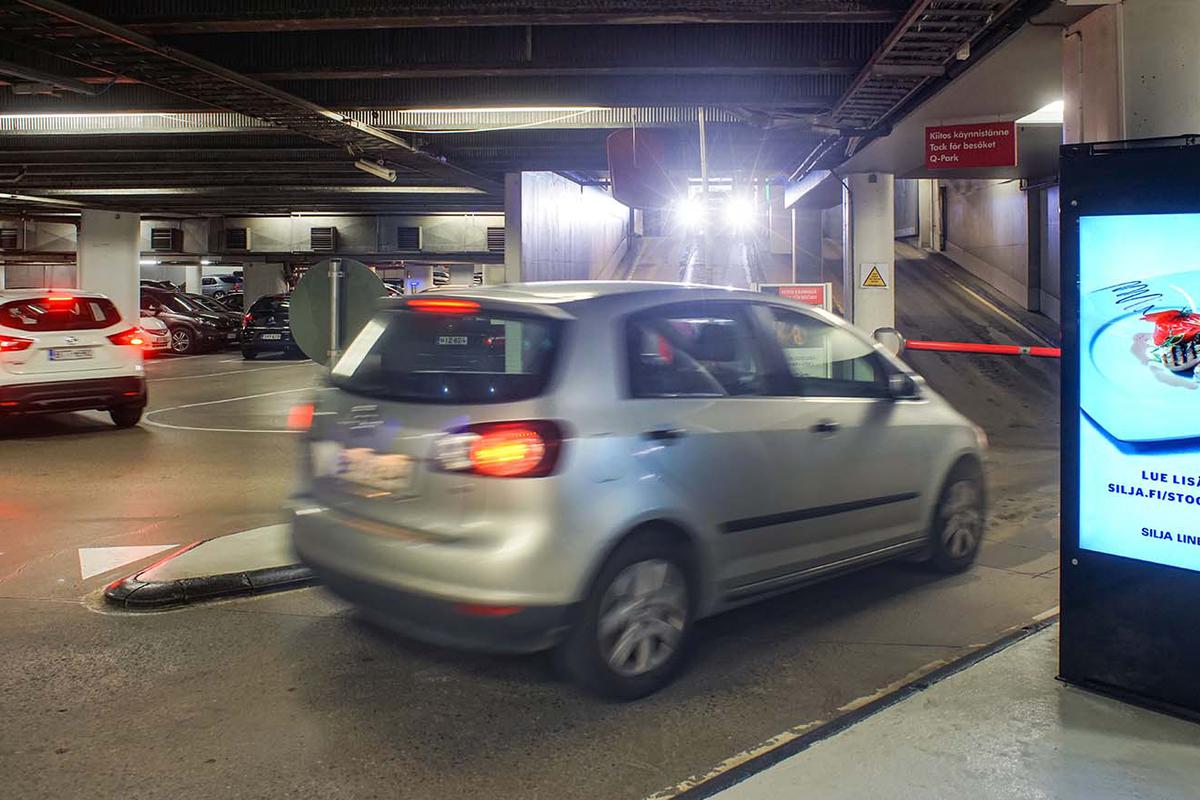 Stockmann Tampereen Pysäköintitalo | 1 kpl LED-Suurtaulu ja 3 kpl DS Pylon  | MT Mediateko Oy [Mediakortti]